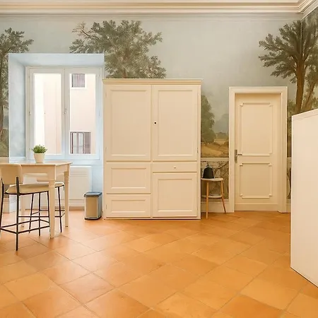 Daire Historic Fresco Colosseum Boutique