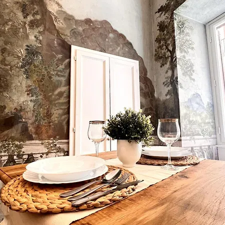 Historic Fresco Colosseum Boutique Roma