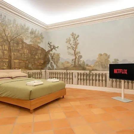 Daire Historic Fresco Colosseum Boutique