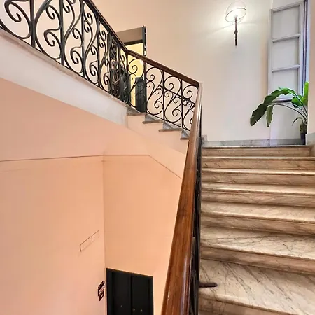 Daire Historic Fresco Colosseum Boutique *