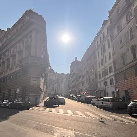 Historic Fresco Colosseum Boutique Apartment Rome